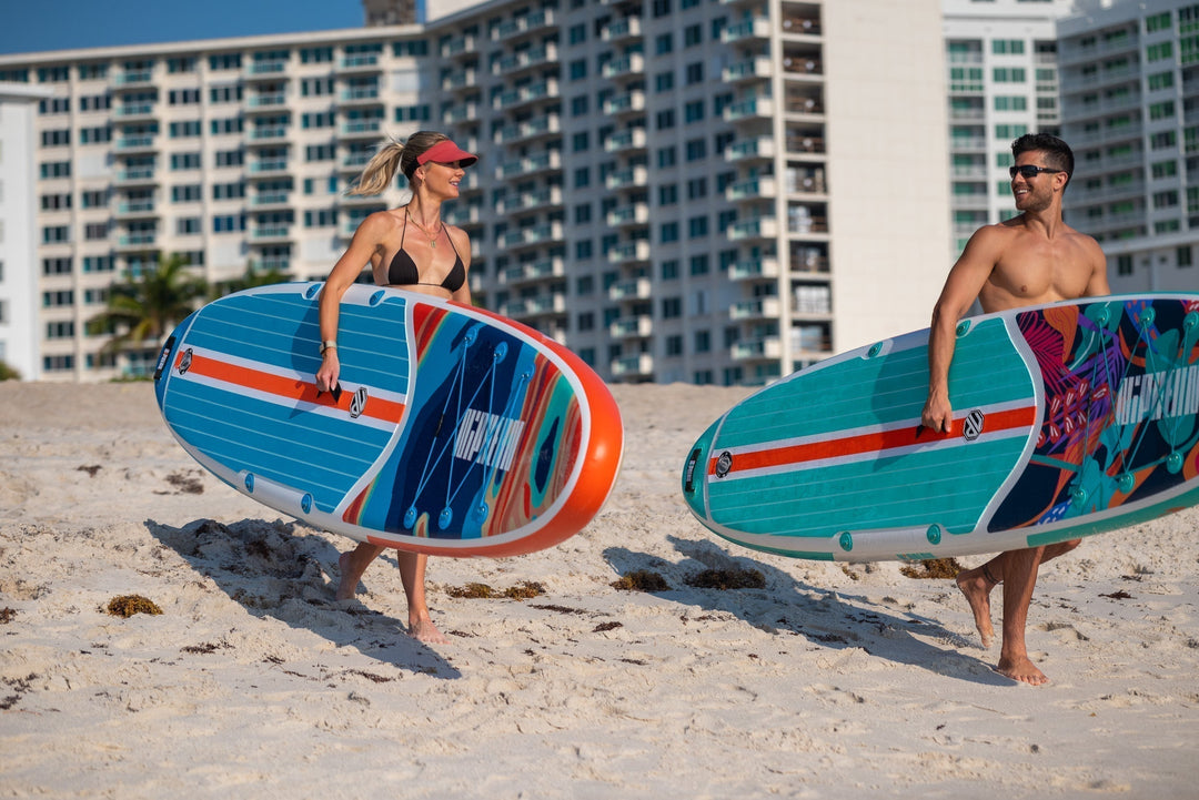Ein Paddleboard-Rennen mit Freunden organisieren