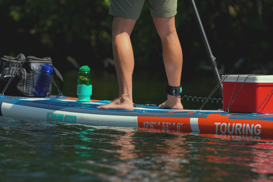 Flüssigkeitszufuhr beim Stand-Up-Paddling bei heißem Wetter
